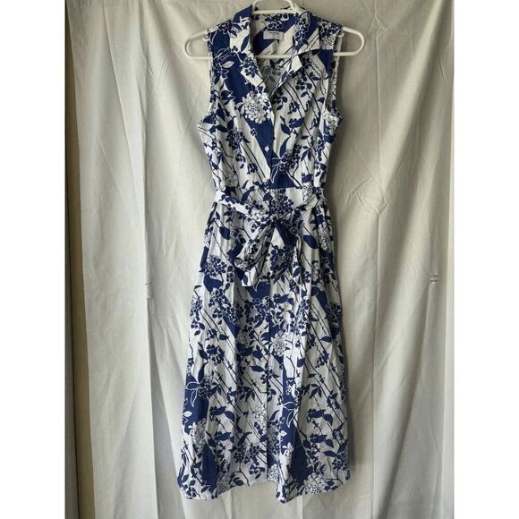 Untuckit Sally Shirt Midi Dress in Blue Hydrangea Print Size 2 - Picture 1 of 3